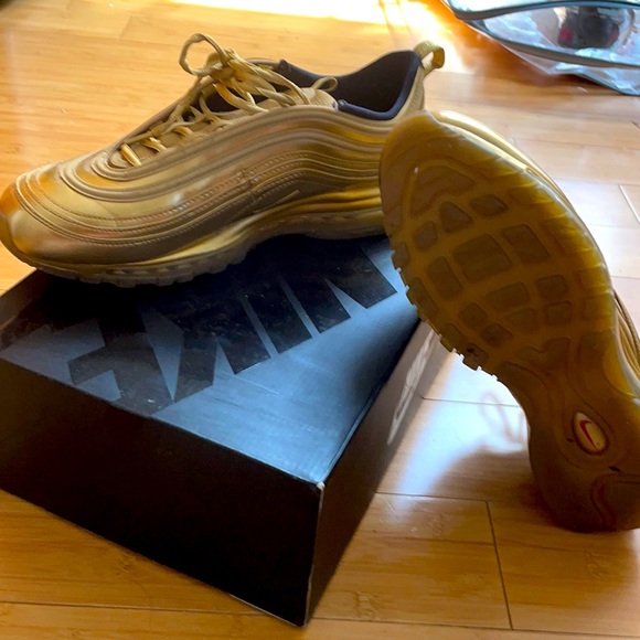 Air max 97 all gold size 11 - Picture 2 of 3